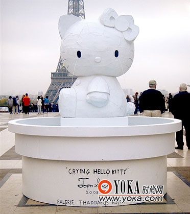 巴黎展出哭泣的HelloKitty