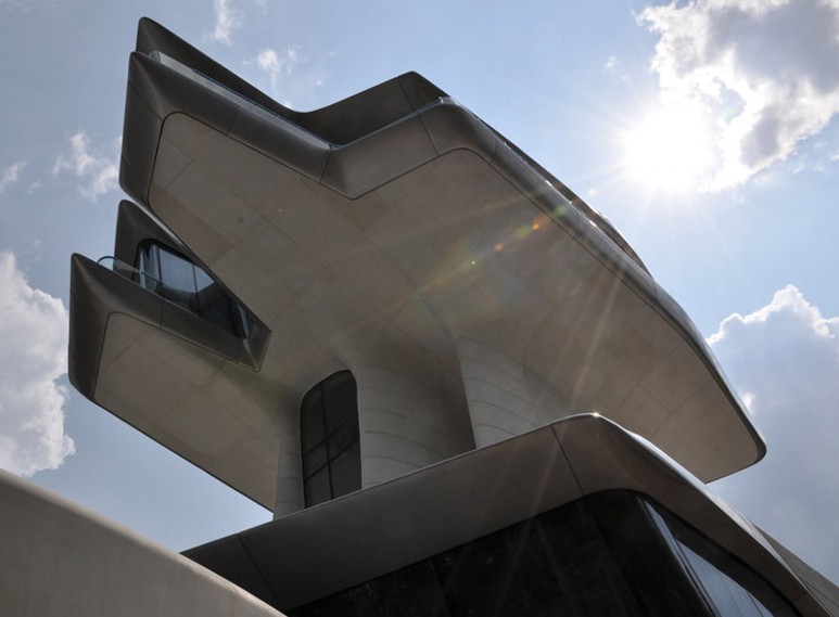 ZahaHadid為超模建宇宙飛船住宅(上)