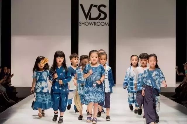 rO(sh)ӋRFASHIONSHOWCASEzɞ麼ݕrƽ_